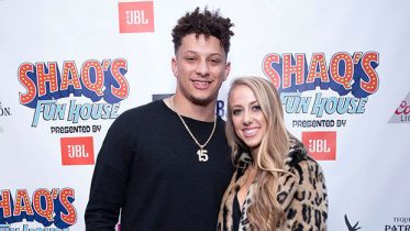 brittany-matthews-celebrates-patrick-mahomes’-win-by-spraying-champagne-on…
