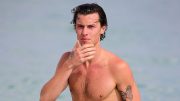 shawn-mendes-flaunts-chiseled-abs-on-the-beach-1-day…