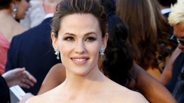 jennifer-garner-hilariously-shares-1st-kiss-story:-‘he-broke-up-with-me-the-next-day’