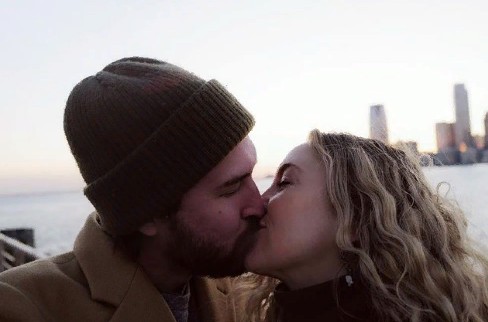 Kate Hudson Makes Out With Fiancé Danny Fujikawa In Nyc — Sweet Photo