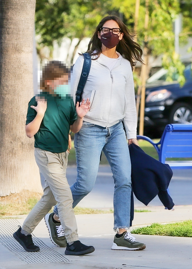 Jennifer Garner Picks Up Her 9 Year Old Son Samuel From School And Holds